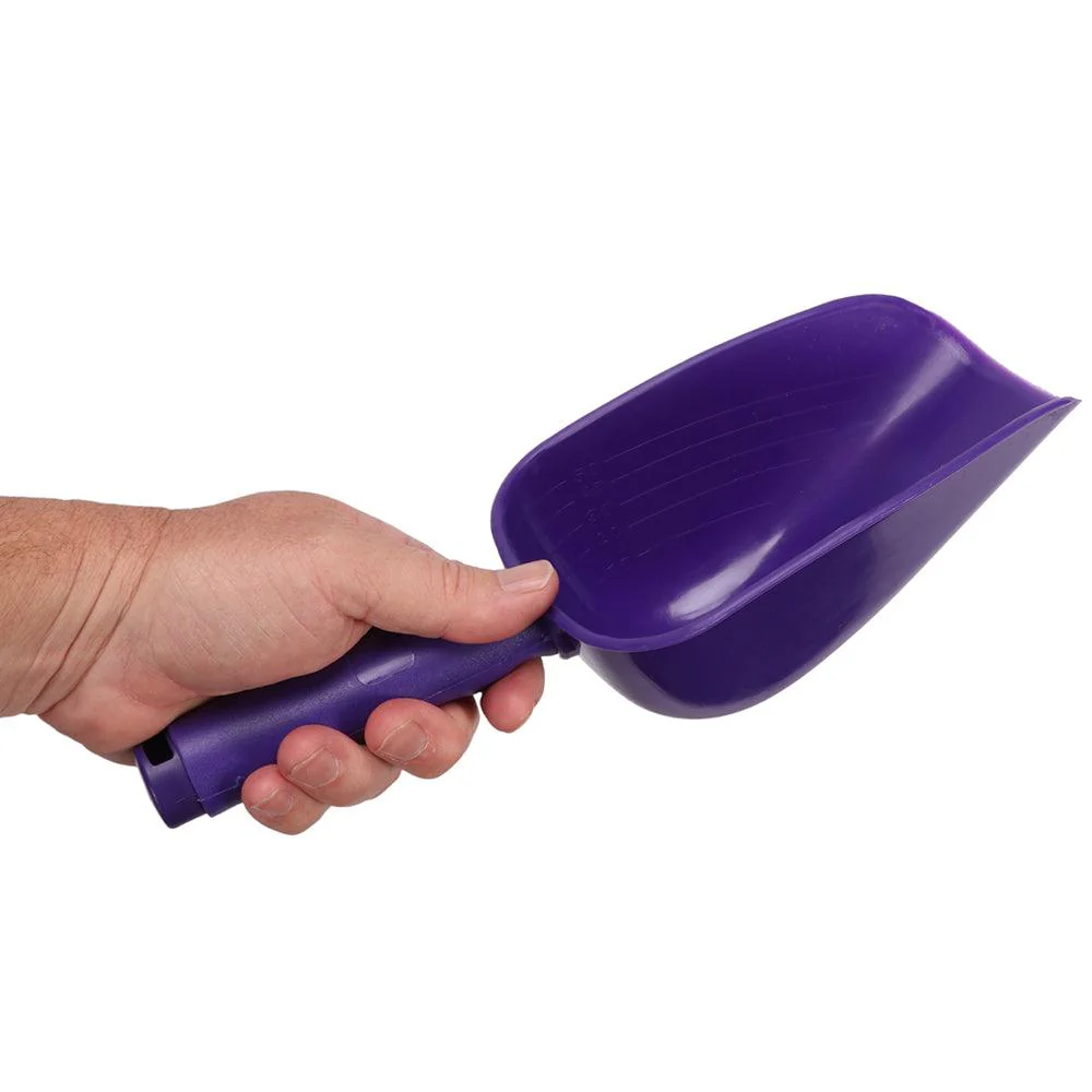 Small Plastic Feed Scoop - Image 9